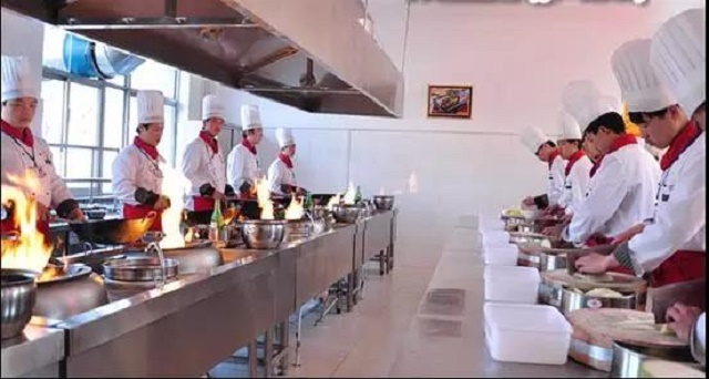 學(xué)生做菜場(chǎng)景.jpg 學(xué)生做菜場(chǎng)景.jpg